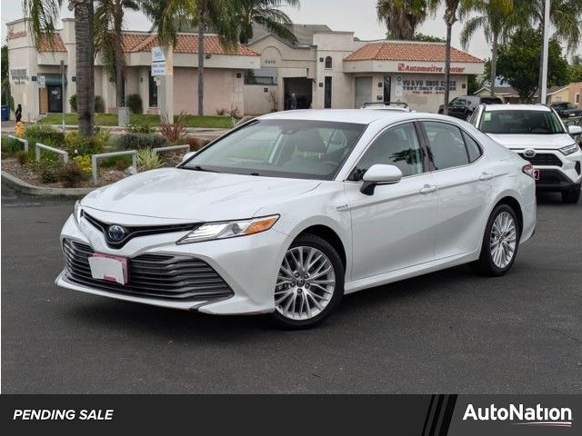 2020 Toyota Camry Hybrid XLE