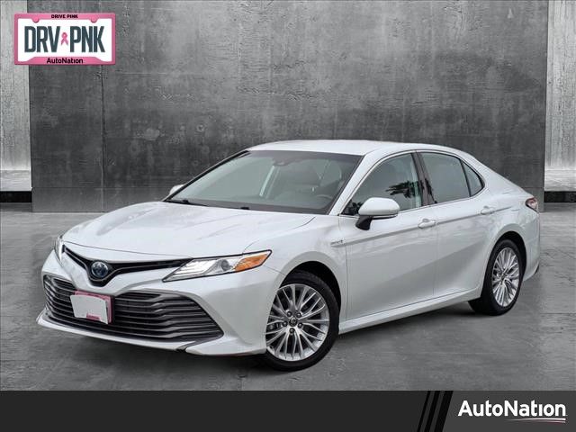 2020 Toyota Camry Hybrid XLE