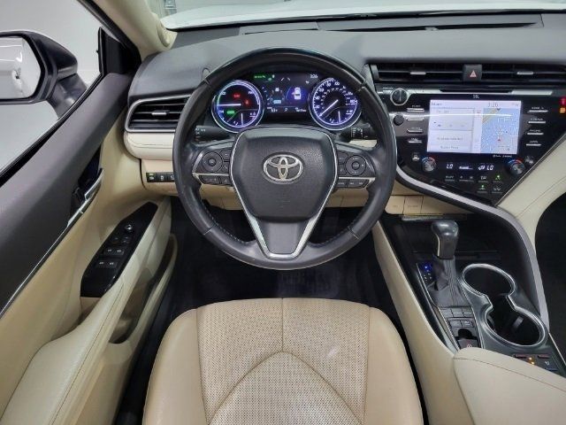 2020 Toyota Camry Hybrid XLE