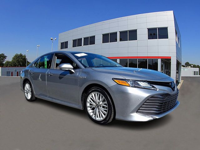 2020 Toyota Camry Hybrid XLE