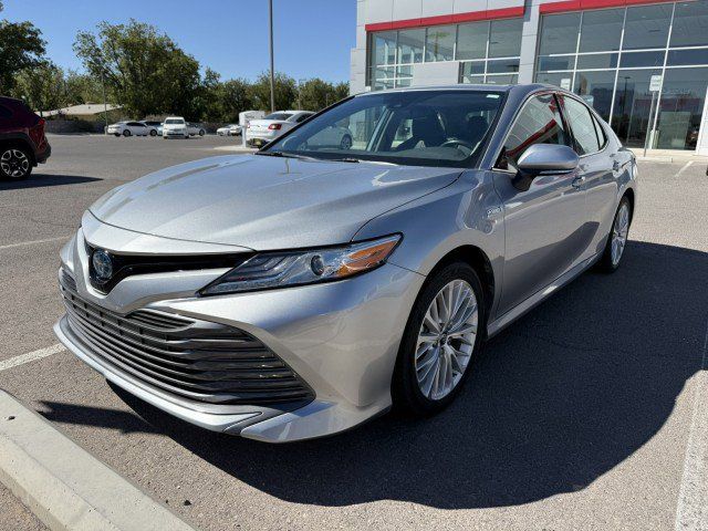 2020 Toyota Camry Hybrid XLE