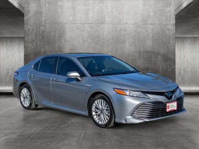 2020 Toyota Camry Hybrid XLE