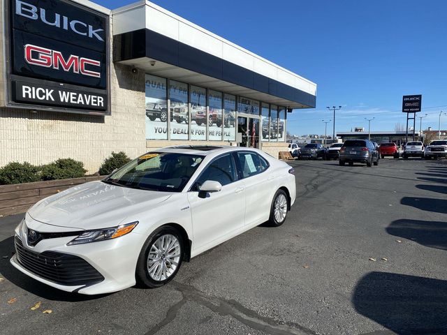 2020 Toyota Camry Hybrid XLE