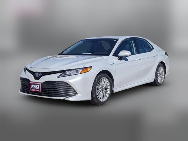 2020 Toyota Camry Hybrid XLE