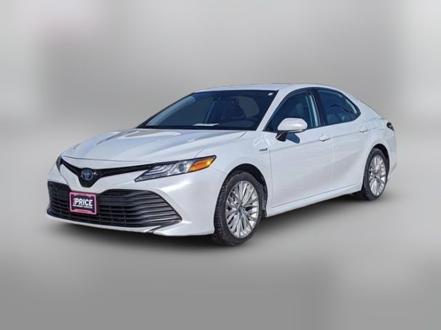 2020 Toyota Camry Hybrid XLE