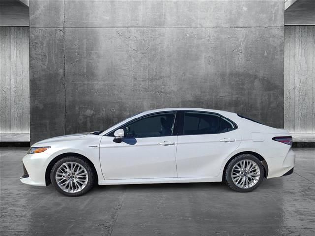 2020 Toyota Camry Hybrid XLE