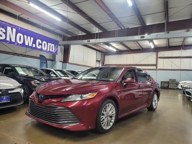 2020 Toyota Camry Hybrid XLE