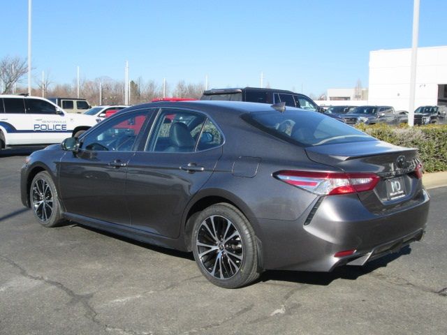 2020 Toyota Camry SE