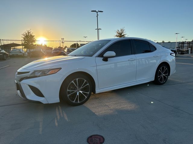 2020 Toyota Camry SE