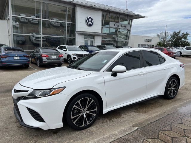 2020 Toyota Camry SE