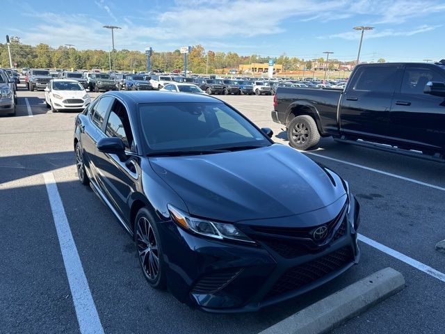 2020 Toyota Camry SE