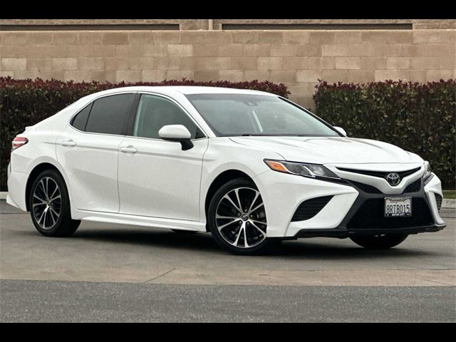 2020 Toyota Camry SE