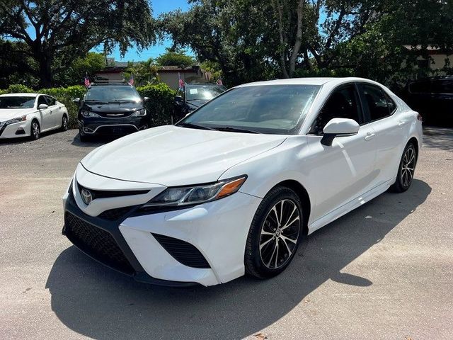 2020 Toyota Camry SE