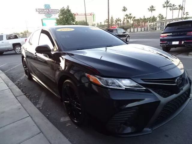 2020 Toyota Camry SE