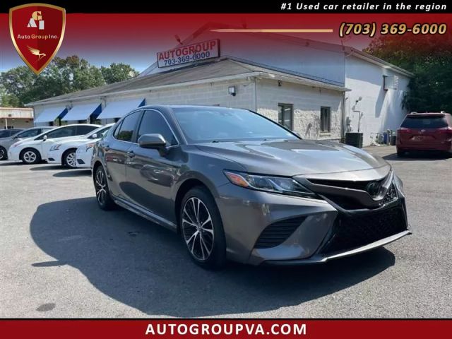 2020 Toyota Camry SE