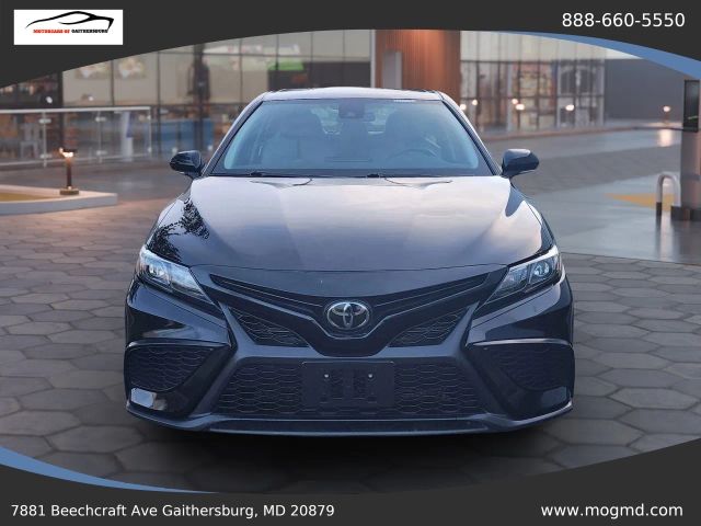 2020 Toyota Camry SE