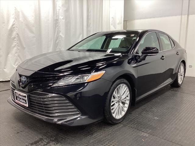 2020 Toyota Camry Hybrid XLE