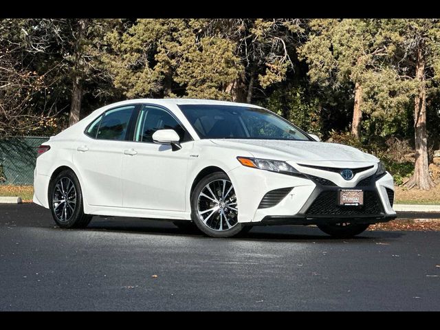 2020 Toyota Camry Hybrid SE