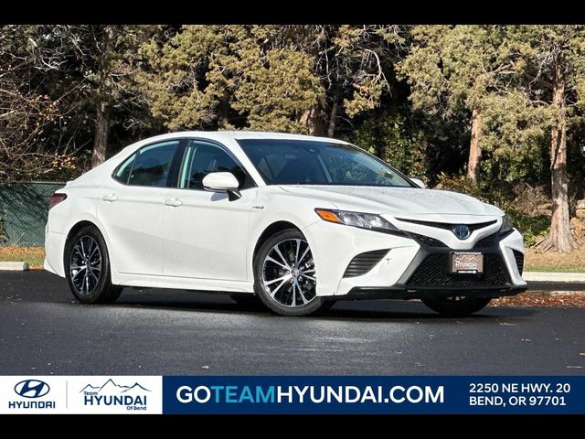 2020 Toyota Camry Hybrid SE