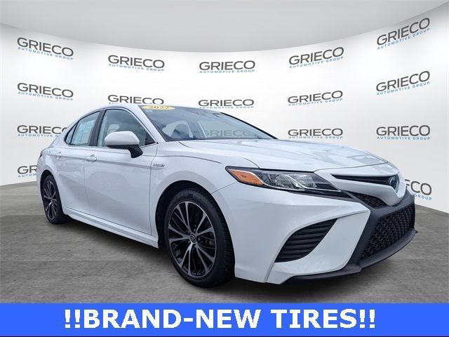 2020 Toyota Camry Hybrid SE