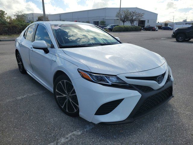 2020 Toyota Camry Hybrid SE