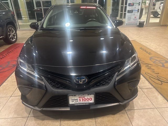 2020 Toyota Camry Hybrid SE