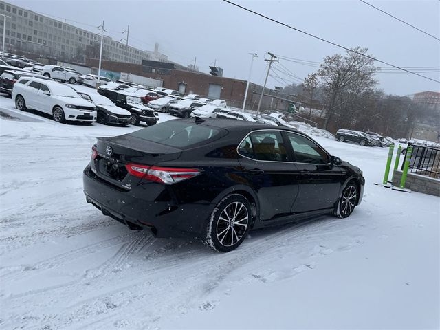 2020 Toyota Camry Hybrid SE