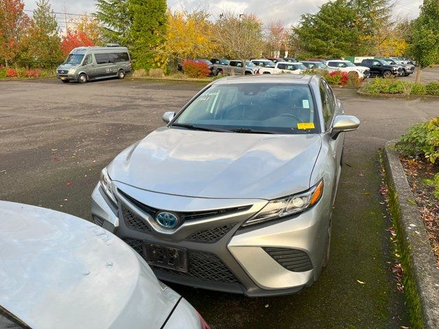 2020 Toyota Camry Hybrid SE