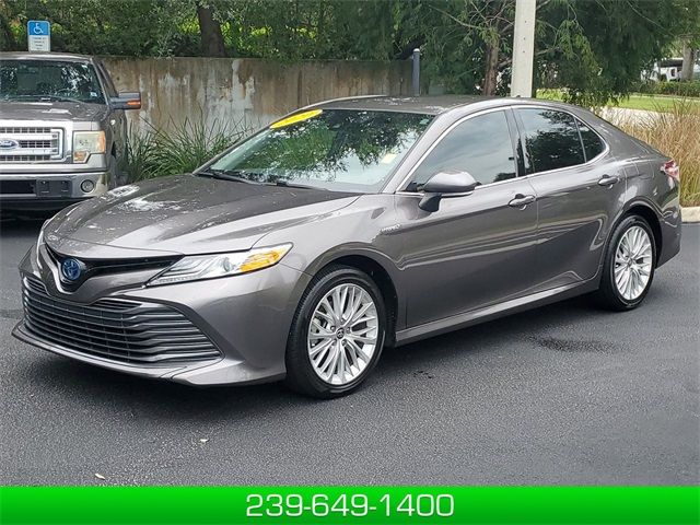 2020 Toyota Camry Hybrid XLE