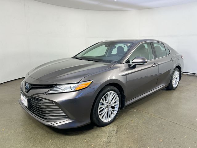 2020 Toyota Camry Hybrid XLE