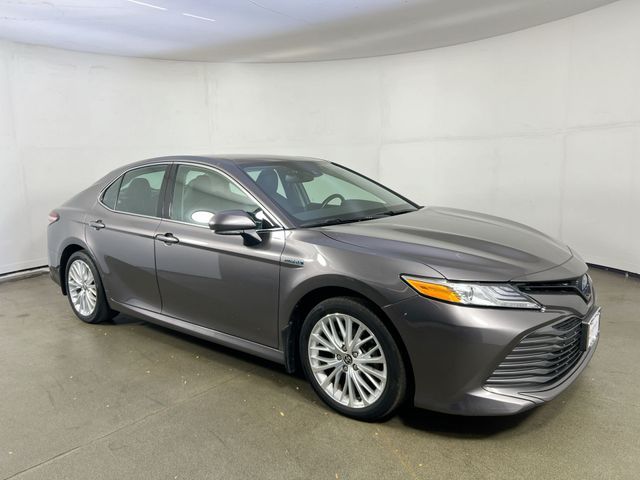 2020 Toyota Camry Hybrid XLE