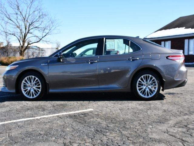 2020 Toyota Camry Hybrid XLE