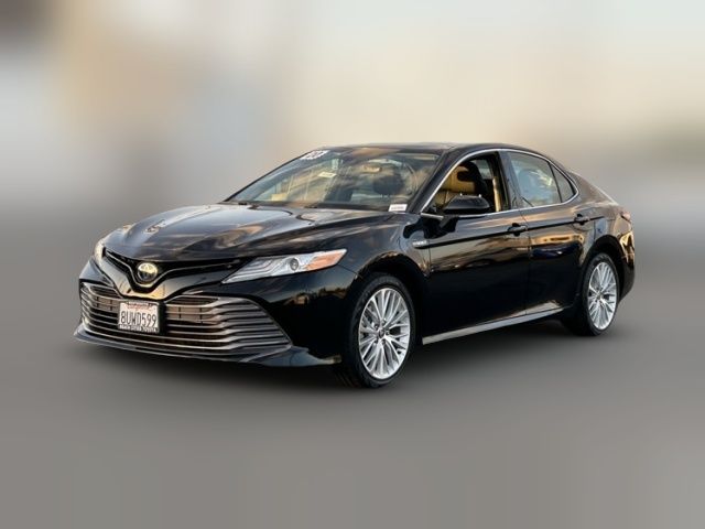 2020 Toyota Camry Hybrid XLE