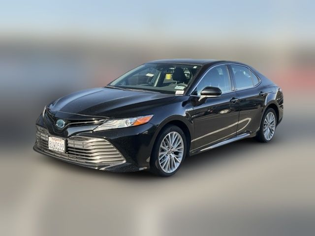 2020 Toyota Camry Hybrid XLE