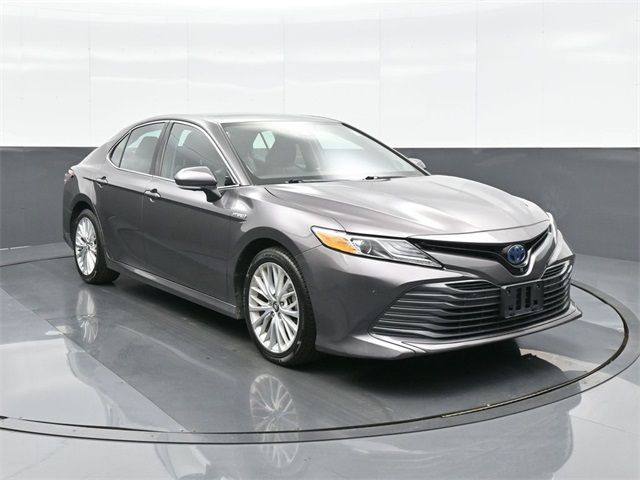 2020 Toyota Camry Hybrid XLE