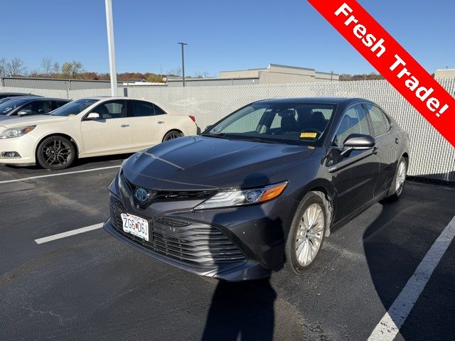 2020 Toyota Camry Hybrid XLE