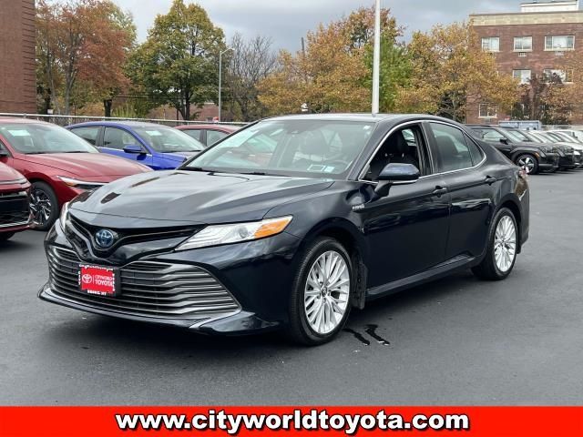 2020 Toyota Camry Hybrid XLE