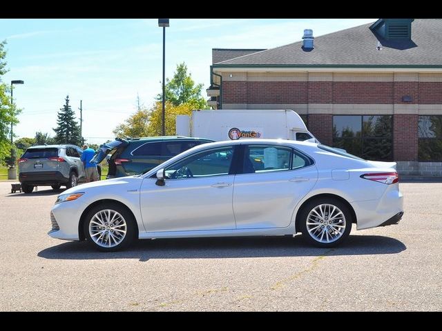 2020 Toyota Camry Hybrid XLE