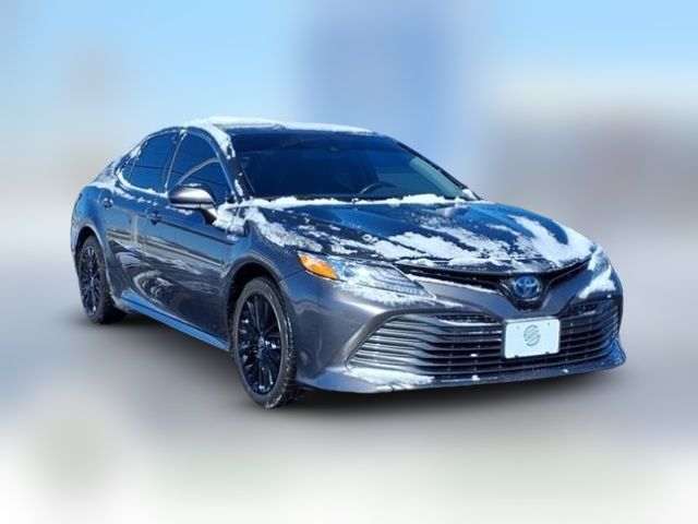 2020 Toyota Camry Hybrid XLE