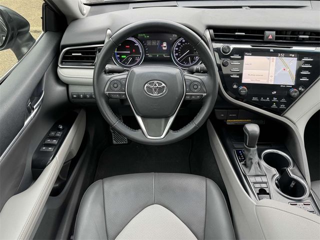 2020 Toyota Camry Hybrid XLE