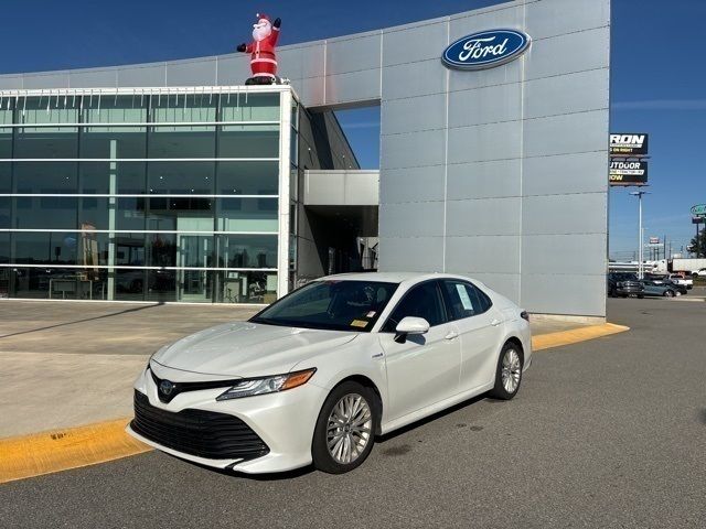 2020 Toyota Camry Hybrid XLE