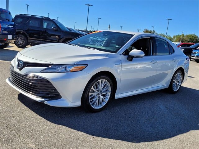 2020 Toyota Camry Hybrid XLE