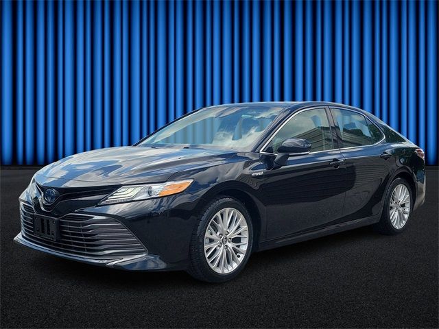 2020 Toyota Camry Hybrid XLE