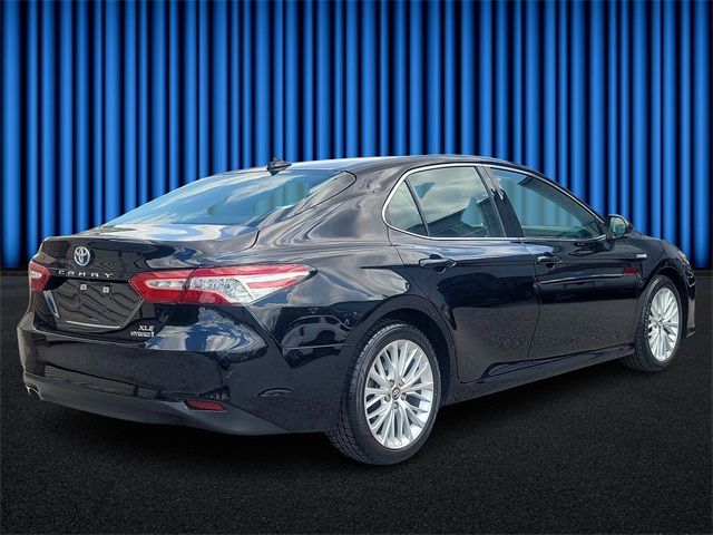 2020 Toyota Camry Hybrid XLE