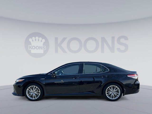 2020 Toyota Camry Hybrid XLE