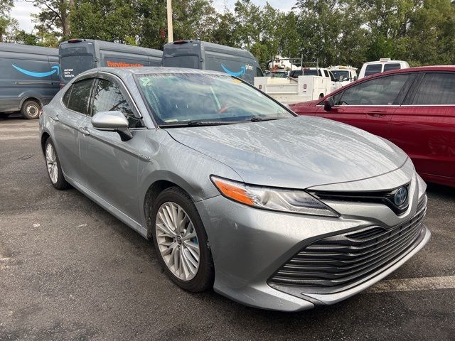 2020 Toyota Camry Hybrid XLE