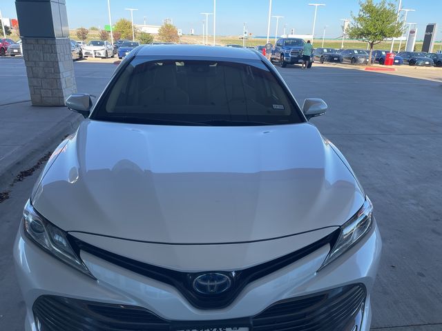 2020 Toyota Camry Hybrid XLE