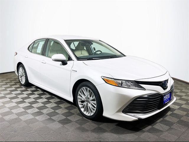 2020 Toyota Camry Hybrid XLE