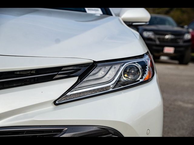 2020 Toyota Camry Hybrid XLE