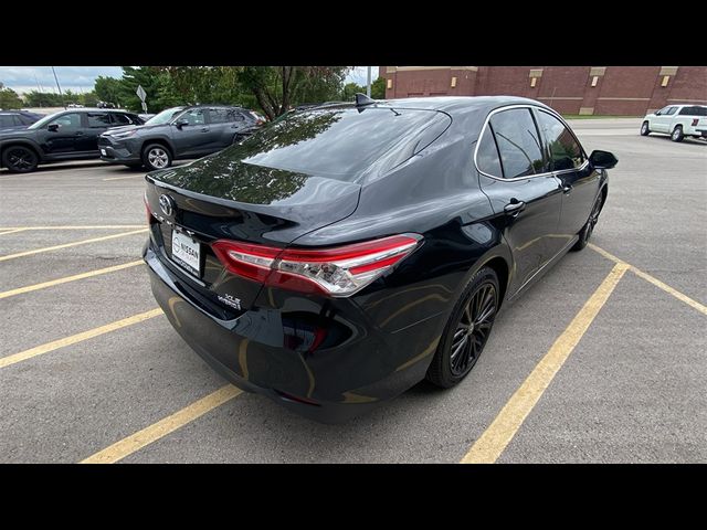 2020 Toyota Camry Hybrid XLE